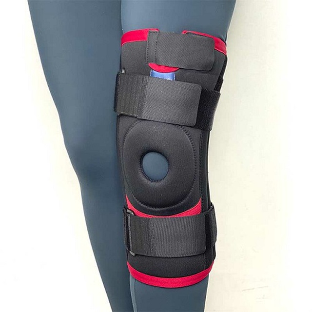 Купити чорний колінний ортез Aurafix 103 з відкритою чашечкою і 4 ребрами жорсткості, Туреччина  на сайті Orto-med.com.ua