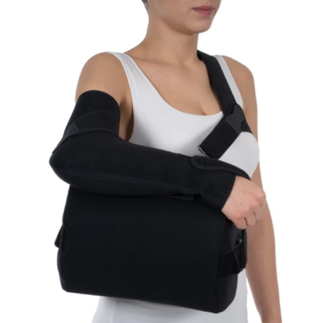 Придбати бандаж для плеча з подушкою 45/60 градусів W213, чорного кольору, турецького виробництва на сайті Orto-med.com.ua