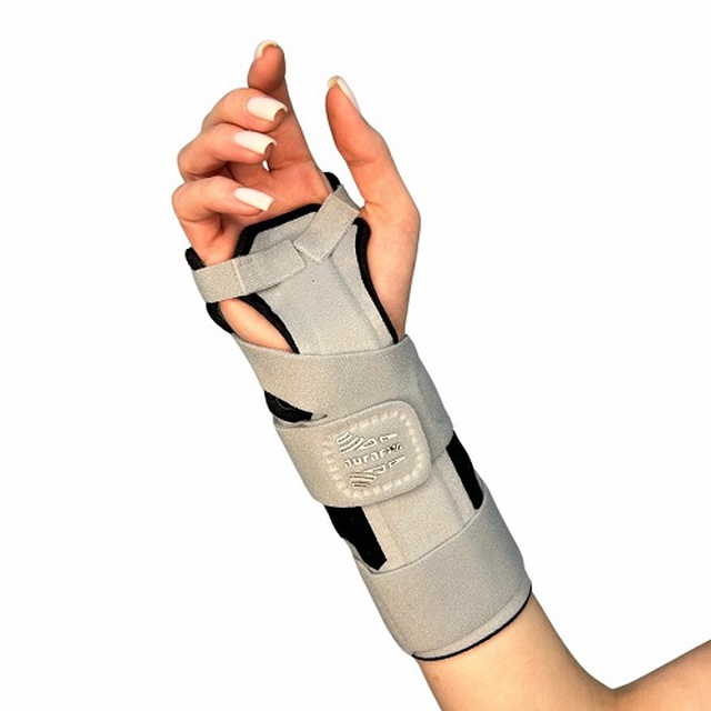 Выбрать бандаж на лучезапястный сустав Aurafix 616, Турция, серый на сайте Orto-med.com.ua
