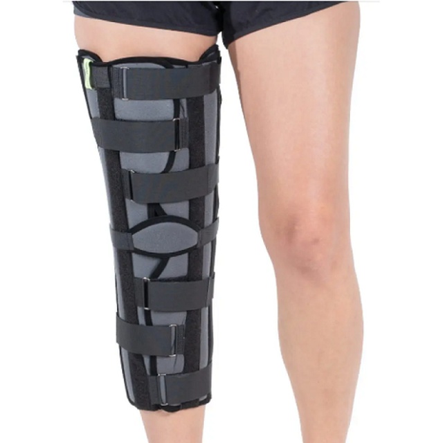 Вибрати ортез на коліно для іммобілізації W519 тутор чорного кольору на сайті Orto-med.com.ua
