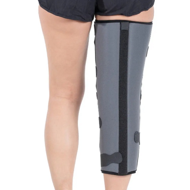 Вибрати ортез на коліно для іммобілізації W519 тутор чорного кольору на сайті Orto-med.com.ua