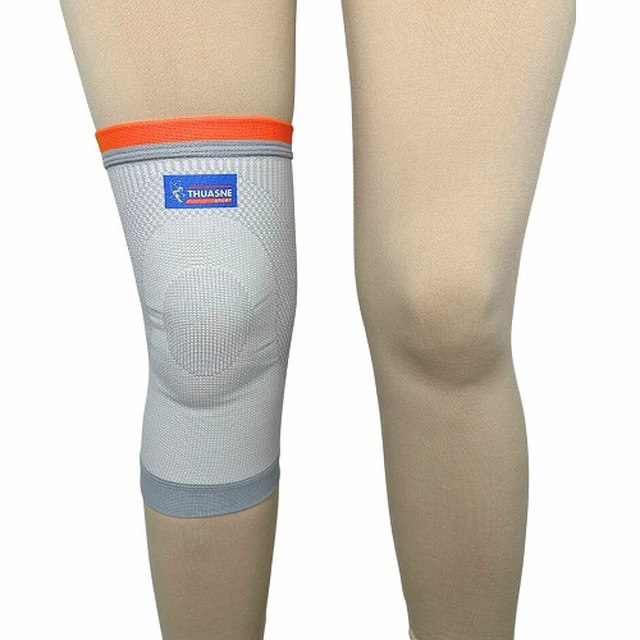Купить компрессионный бандаж на колено серого цвета от французского производителя THUASNE на сайте orto-med.com.ua