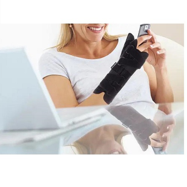 Купить бандаж на кисть руки с фиксацией большого пальца, Тип-553, Toros (Украина), черного цвета на сайте orto-med.com.ua