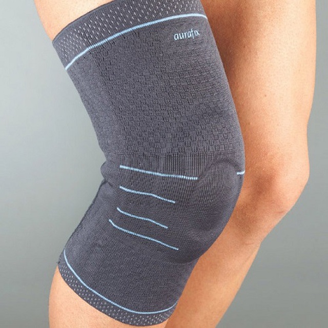 Обрати медичний наколінник Aurafix 120 з гелевою подушечкою і 2 ребрами жорсткості сірого кольору на сайті Orto-med.com.ua