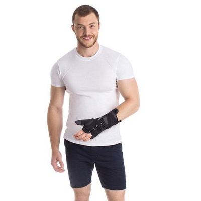 Купити бандаж на променезап'ястковий суглоб з фіксацією великого пальця, Тип-553, Toros (Україна), чорного кольору на сайті orto-med.com.ua