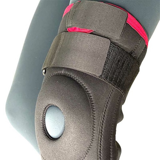 Купити чорний колінний ортез Aurafix 103 з відкритою чашечкою і 4 ребрами жорсткості, Туреччина  на сайті Orto-med.com.ua