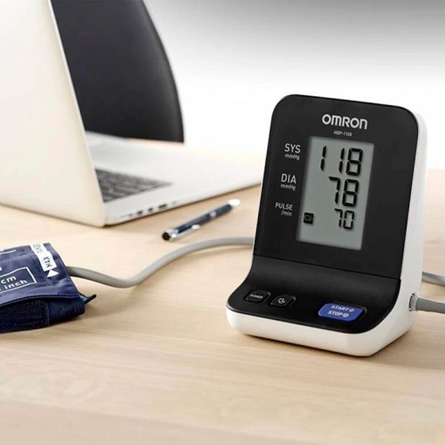 Купить профессиональный монитор АД OMRON, Япония (черный) на сайте Orto-med.com.ua