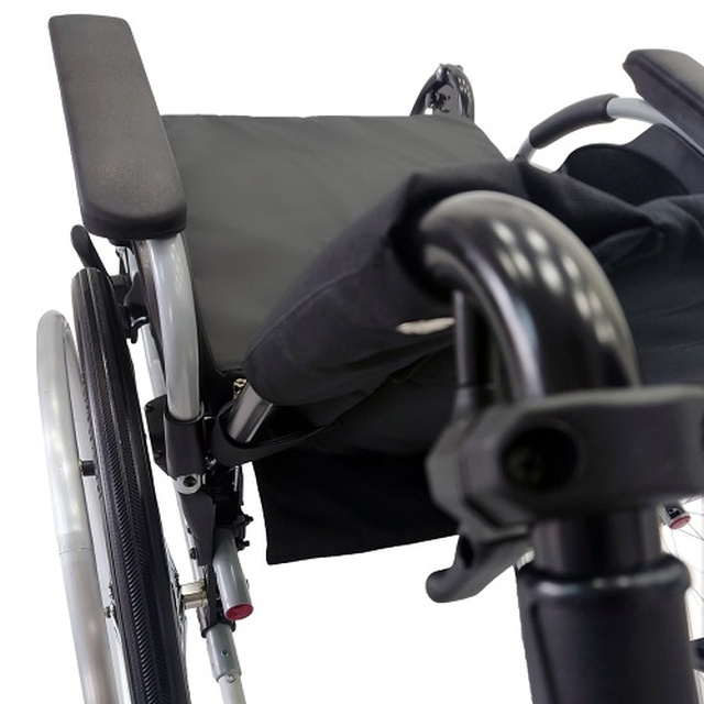 Купить многофункциональное инвалидное кресло реклайнер Invacare Action 2 NG, Франция (черный) на сайте Orto-med.com.ua
